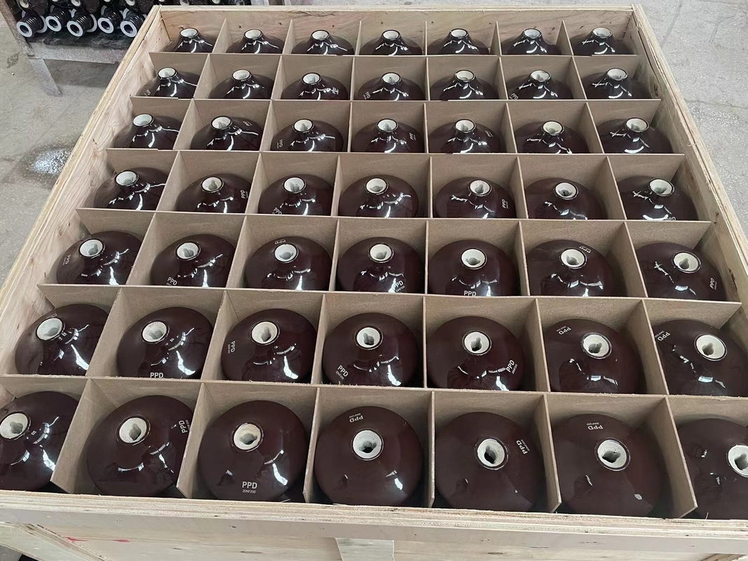 20NF250 Brown glasierte verfügbares Transformator-Buchsen-Isolator Soem des Porzellan-C-110