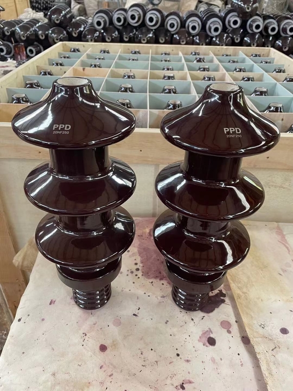 Porzellan-Transformator DIN42531 Brown, der Soem verfügbar mit Büschen bepflanzt
