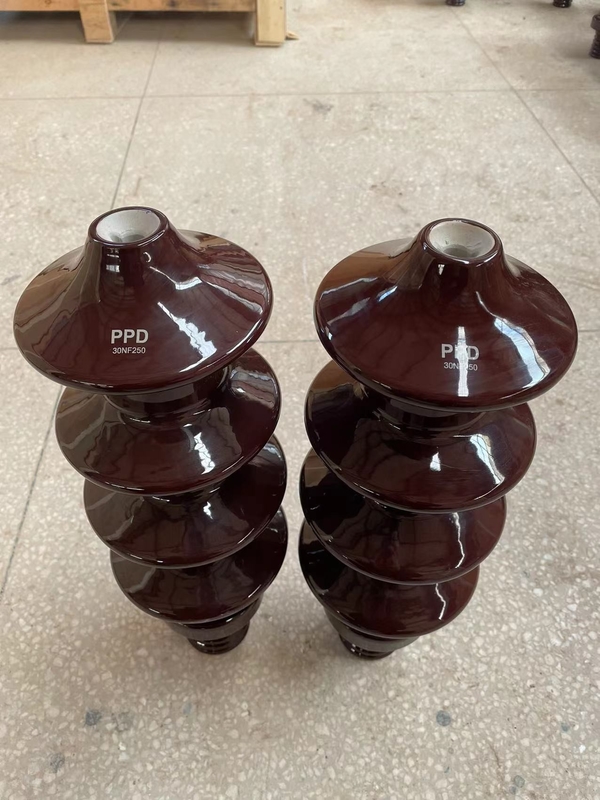 Elektrische Isolatoren des Porzellan-20NF250 mit hellem Brown glasierten Oberfläche